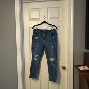 Distressed skinny jeans